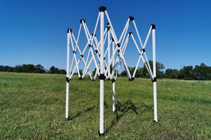 Продавам рекламна шатра 2х2м