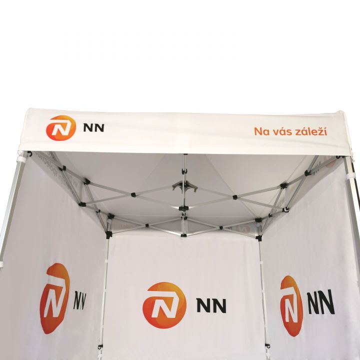 Продава се двуетажен навес